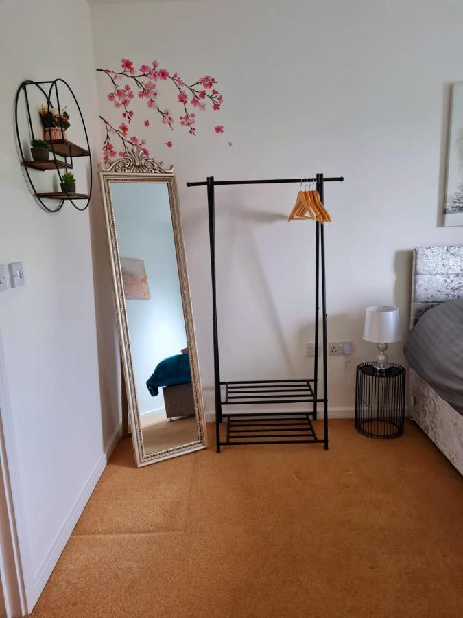 Emerald Blossom-Central Warrington, Luxurious Yet Homely, Wifi, Secure Parking Экстерьер фото