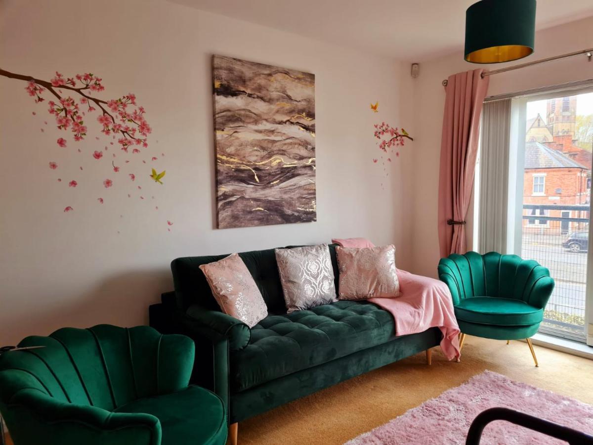 Emerald Blossom-Central Warrington, Luxurious Yet Homely, Wifi, Secure Parking Экстерьер фото