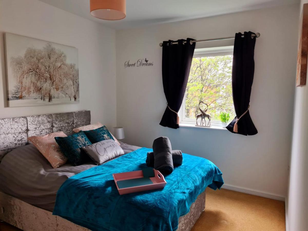 Emerald Blossom-Central Warrington, Luxurious Yet Homely, Wifi, Secure Parking Экстерьер фото