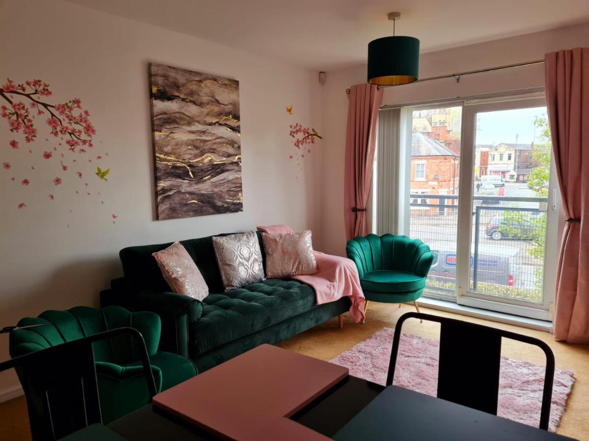 Emerald Blossom-Central Warrington, Luxurious Yet Homely, Wifi, Secure Parking Экстерьер фото